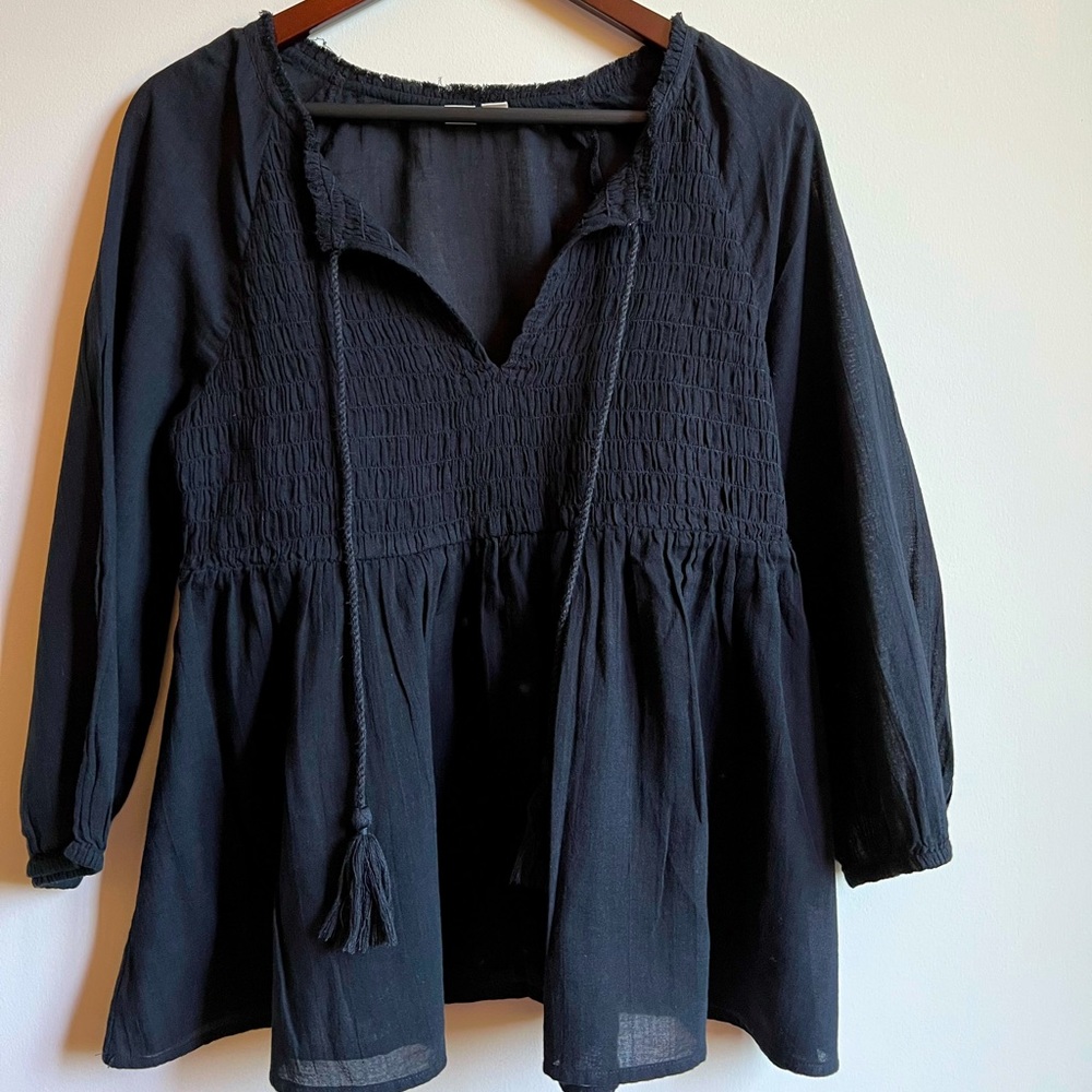 Melrose and Market Top Womens
Smocked Tasseled Long Sleeve
Peasant Black Medium